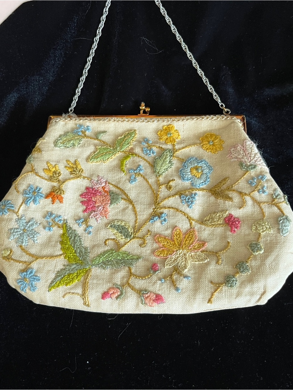 Vintage 60s Jacobean Crewel Linen Floral Kisslock Purse Chain Handle - Picture 3 of 10
